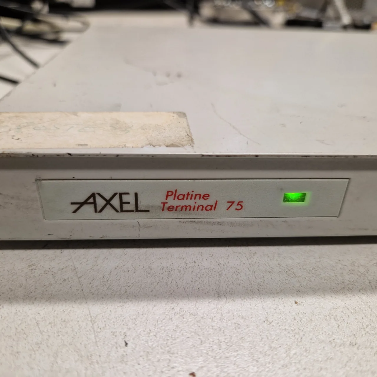 Kézako ? La Platine Axel, le terminal français qui se glissait sous l'écran