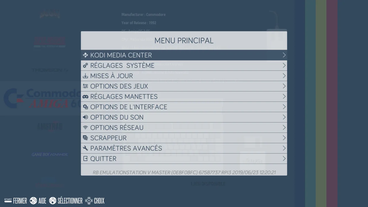 Menu principal de Recalbox affiché par-dessus la liste des machines : Kodi, réglages système, mises à jour, options des jeux, réglages manettes, options de l'interface, du son et du réseau.