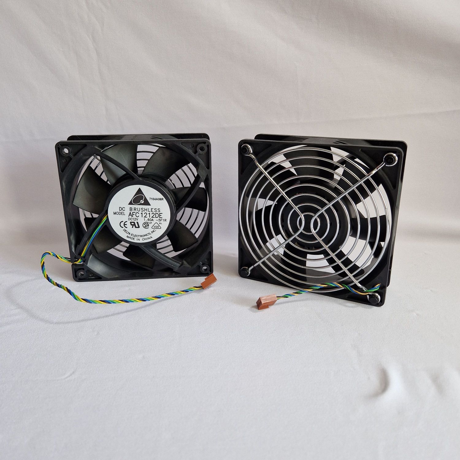Lot de 2 Ventilateurs Delta Electronics AFC1212DE – 4 Pins – 120x120x38 mm – 12V