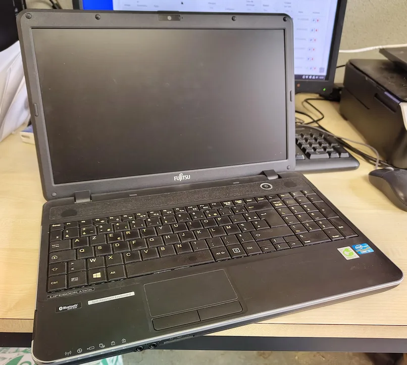 Fujitsu Lifebook A512
