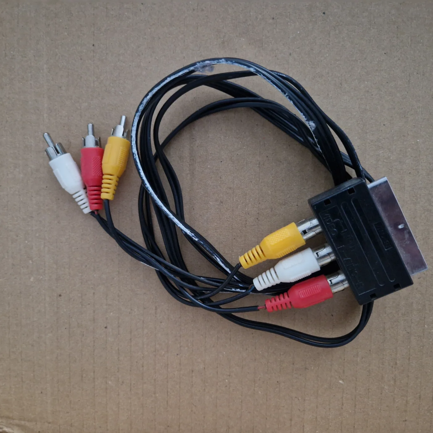 Adaptateur péritel mâle vers 3 RCA femelles, avec cordon 3 RCA mâle / mâle, photo 1
