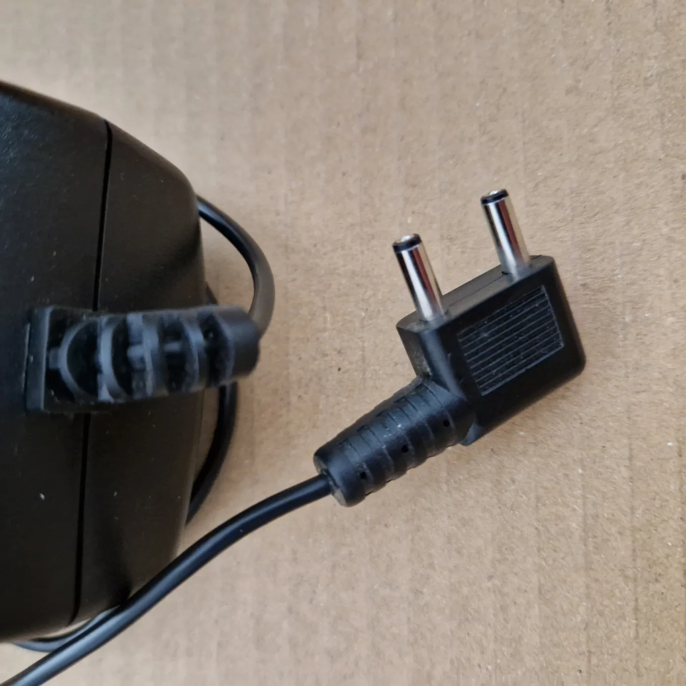 Bloc d'alimentation secteur PN781A, 8 V continu 250 mA et 7 V alternatif 100 mA, fiche bipolaire entraxe 13 mm, photo 2