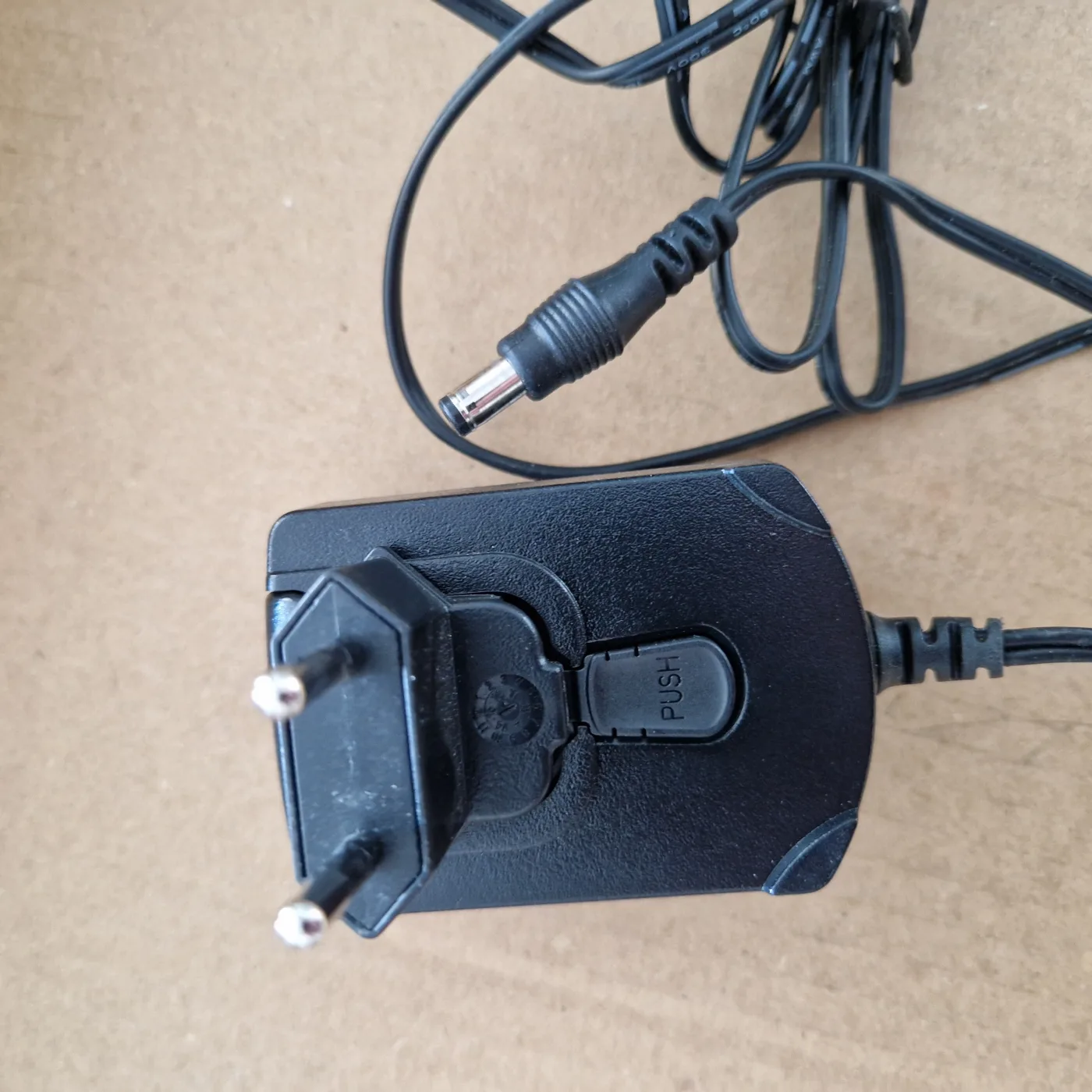 Alimentation Phihong PSAC12R-050 pour Cisco (341-0584-02), 5 V continu 2,4 A, jack coaxial, photo 2