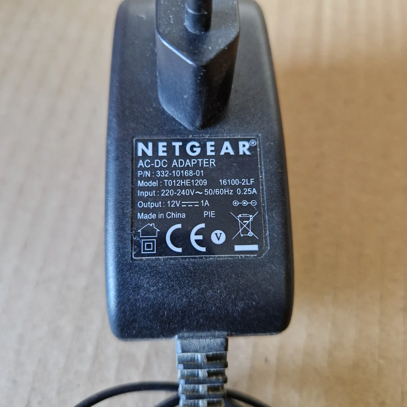 Bloc d'alimentation NETGEAR 12V 1A — photo 2