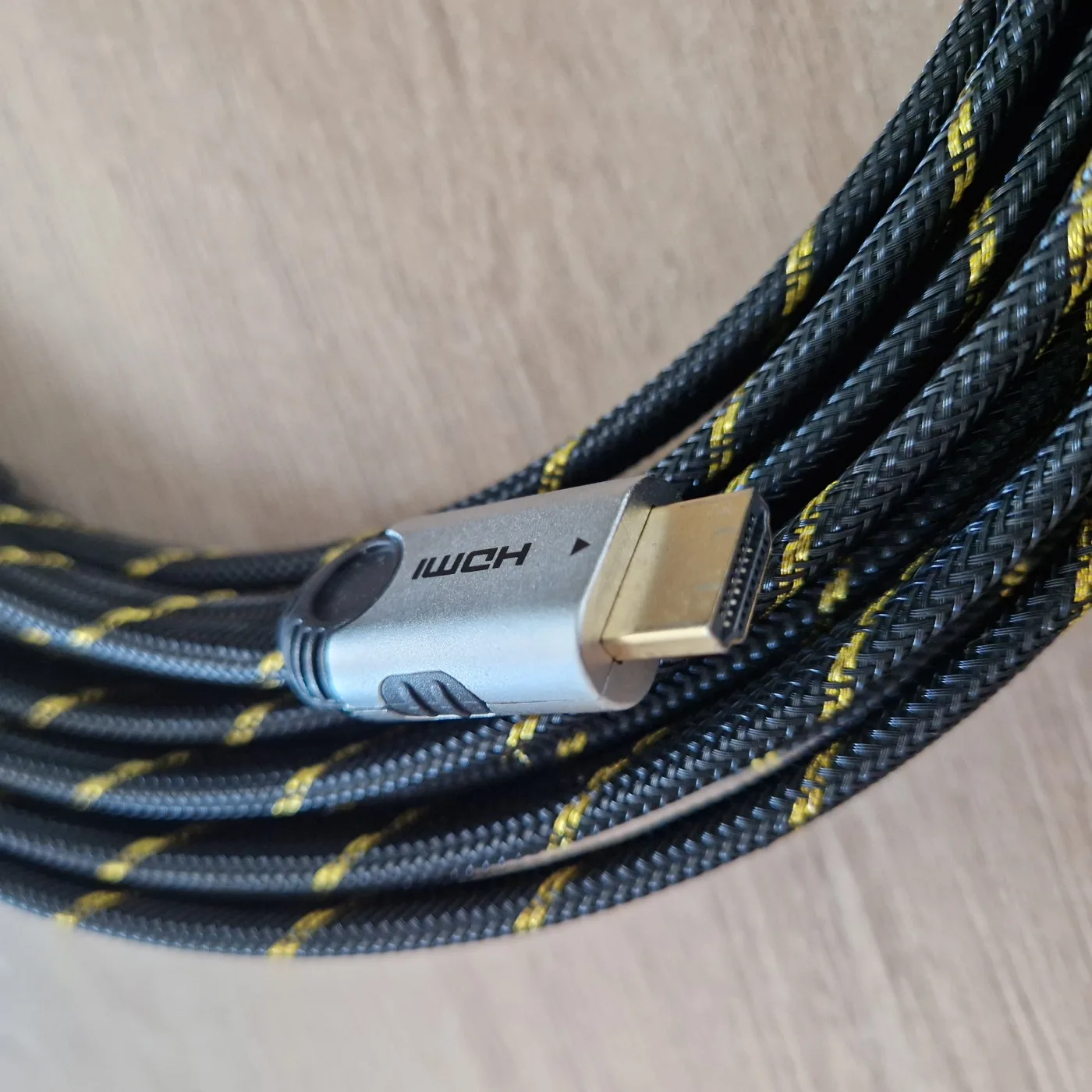 Câble HDMI 10 m noir et or, gaine tressée, fiches métal plaquées or, photo 2