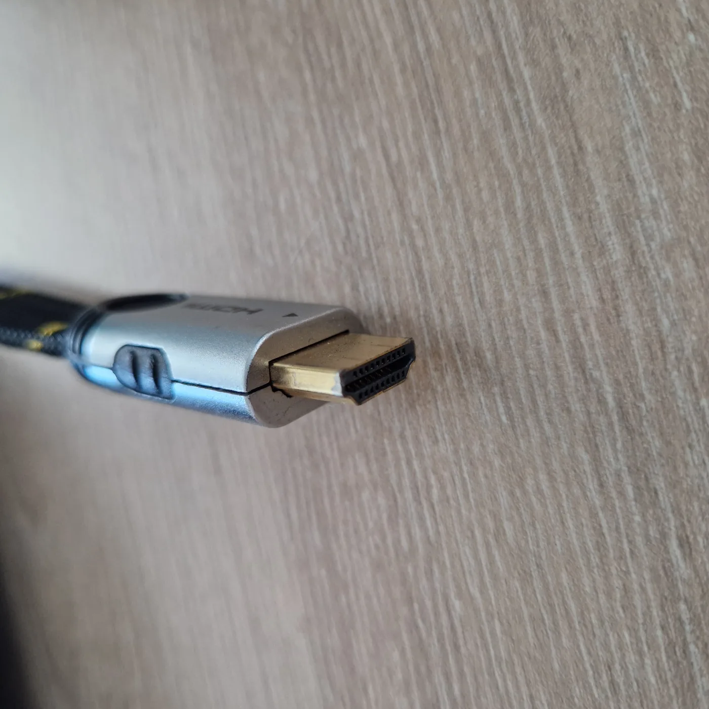 Câble HDMI 10 m noir et or, gaine tressée, fiches métal plaquées or, photo 3