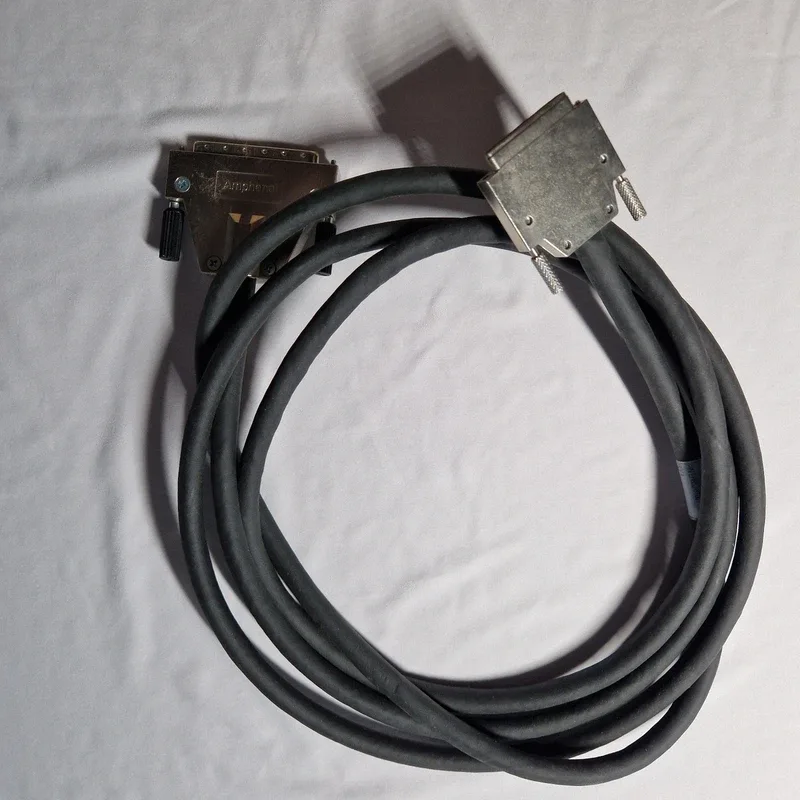 Câble SCSI externe VHDCI 68 vers HD68, Amphenol (P/N EH852-61001), photo 1