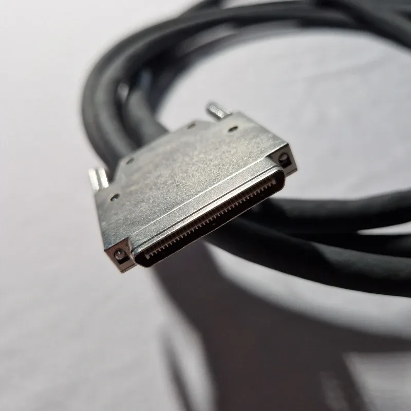 Câble SCSI externe VHDCI 68 vers HD68, Amphenol (P/N EH852-61001), photo 3