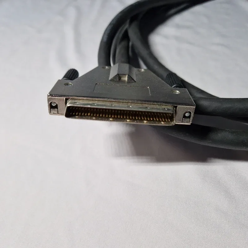 Câble SCSI externe VHDCI 68 vers HD68, Amphenol (P/N EH852-61001), photo 2