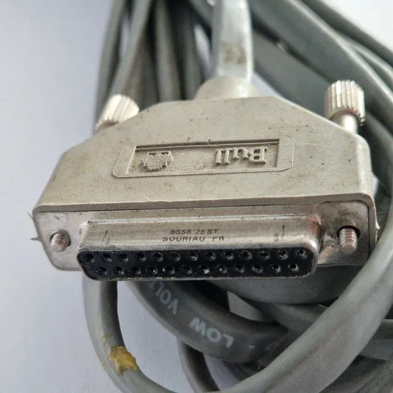 Câble série Bull, RJ45 mâle vers DB25 femelle (capot Souriau), photo 3