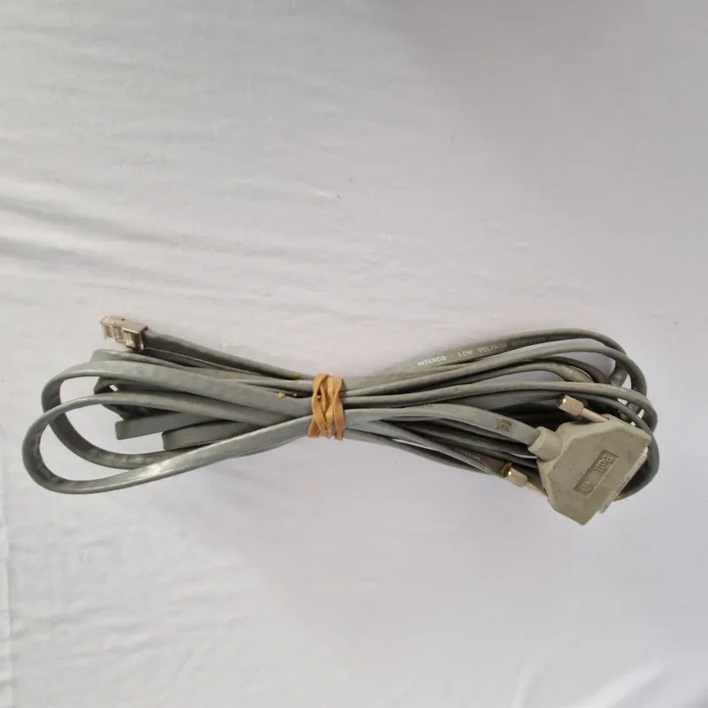 Câble série Bull, RJ45 mâle vers DB25 femelle (capot Souriau), photo 1
