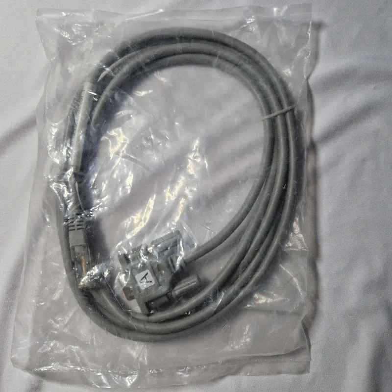 Câble console série RJ45 vers DB9 femelle (RS-232), gris, avec ferrite, sous sachet, photo 1