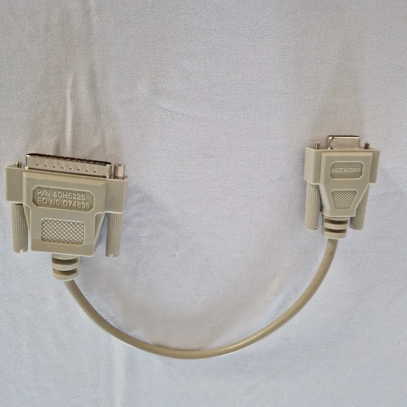 Câble adaptateur série RS-232 DB25 mâle vers DB9 femelle, court, beige (P/N 40H6328), photo 1