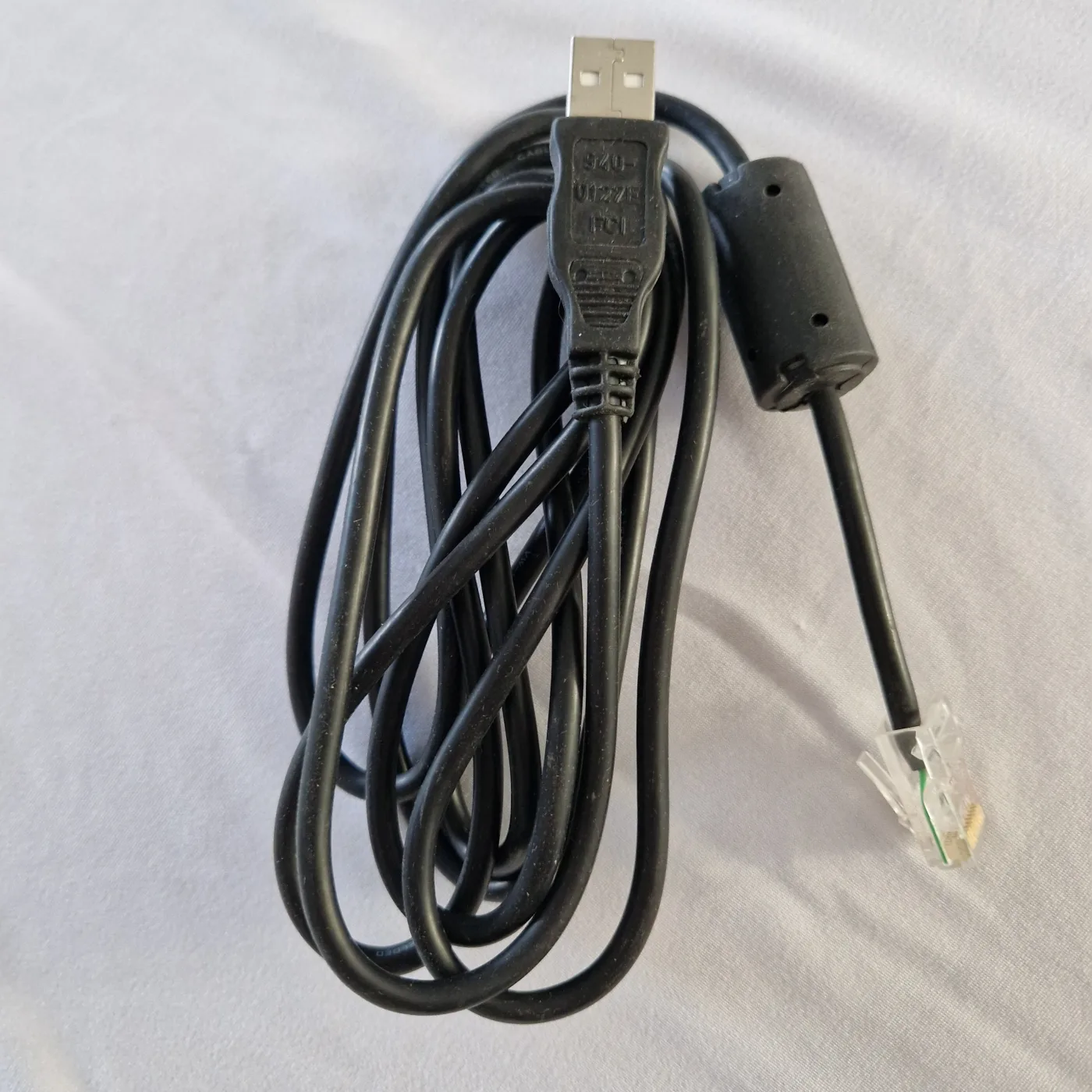 Câble USB d'onduleur APC 940-0127E, USB-A vers prise 10 contacts (RJ50), avec ferrite, photo 1