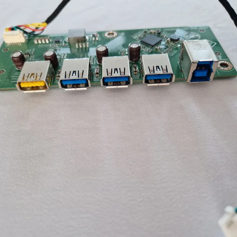 Carte hub USB interne, 4 ports USB-A et 1 port USB-B, réf. 715G9509-T0C-000-005Y, photo 2