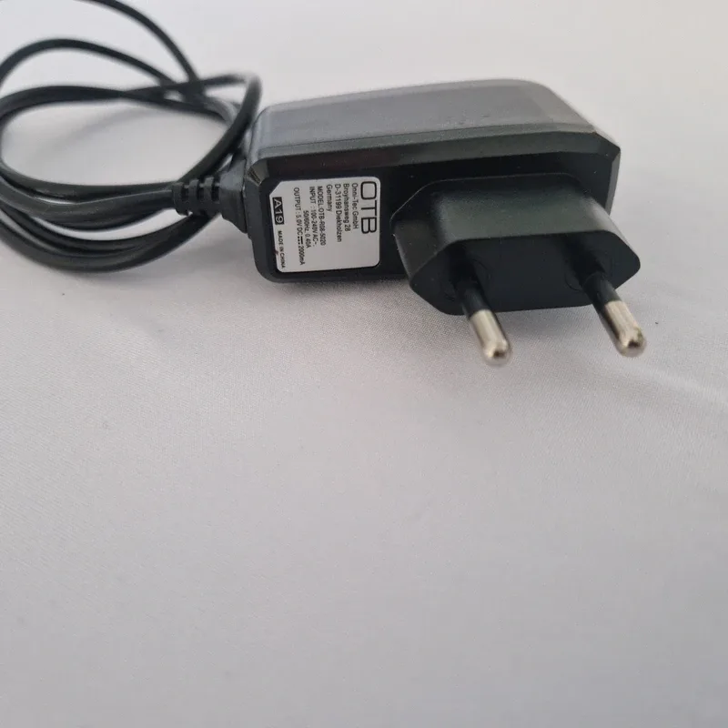 Chargeur secteur USB-C OTB 5 V 2 A (10 W), câble intégré, prise EU, photo 2