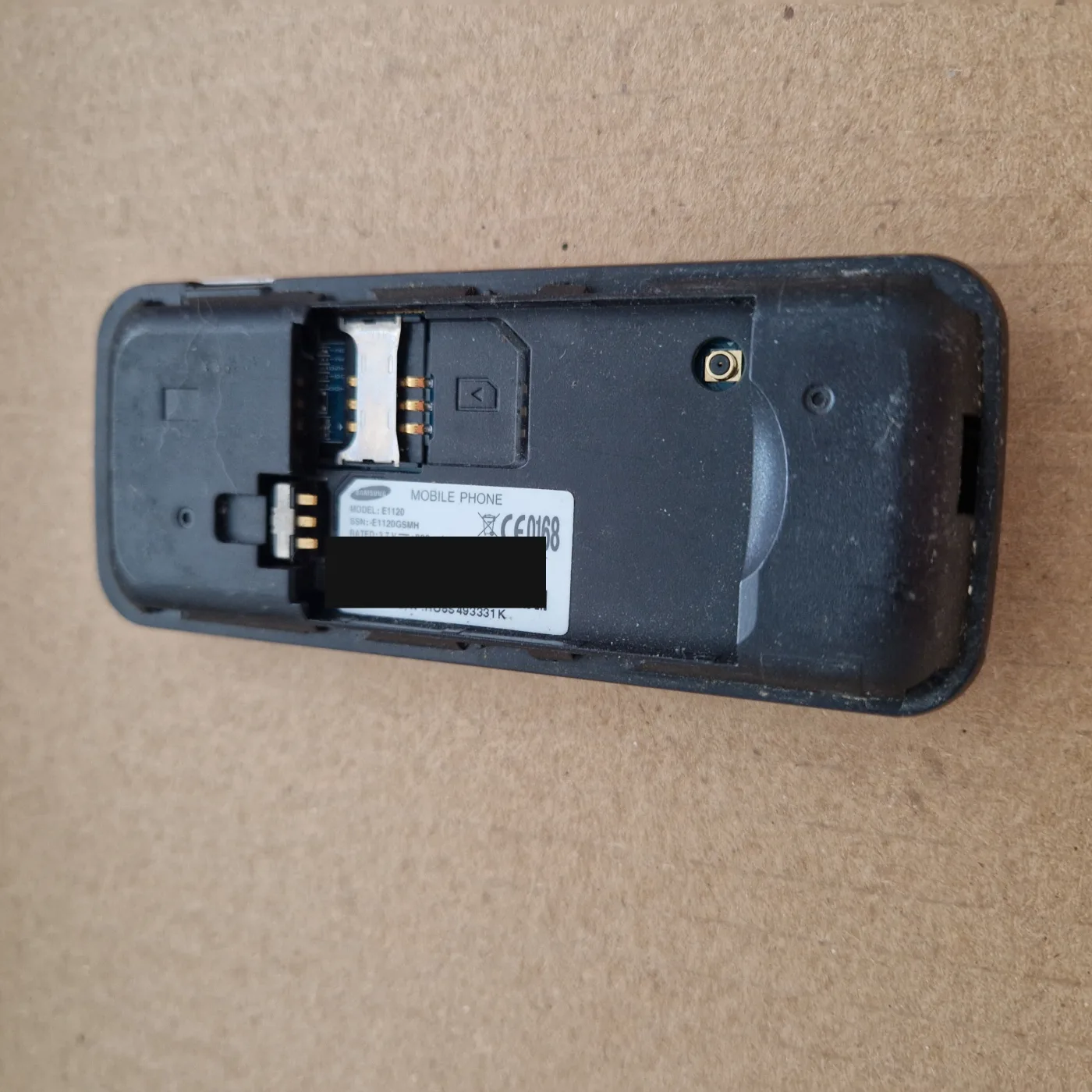 Samsung E1120 — mobile GSM d'entrée de gamme (2009) — photo 2
