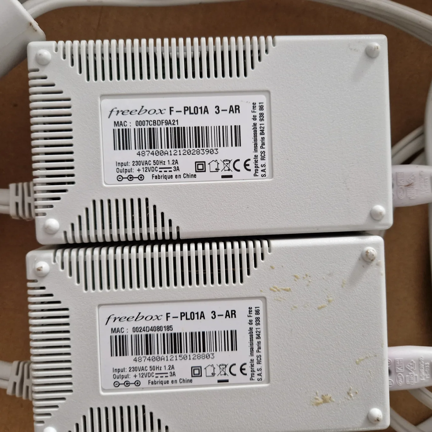 Paire de Freeplugs Freebox F-PL01A, CPL HomePlug AV 200 Mbit/s et alimentation 12 V 3 A, testés, photo 2