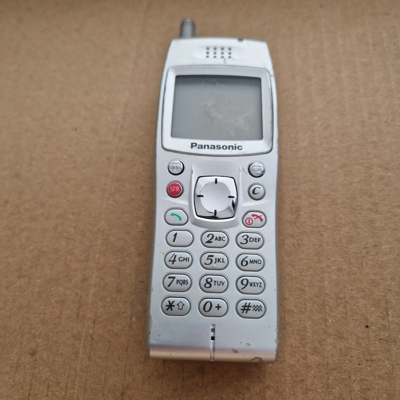 Panasonic GD93 (EB-GD93) — mobile GSM 2000, unité SFR — photo 1