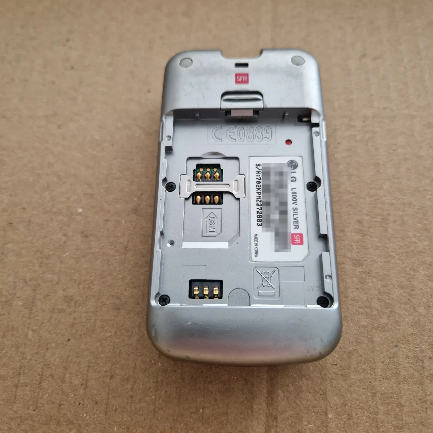 LG L600v — téléphone 3G à clapet 2006, objectif rotatif (pack SFR) — photo 3