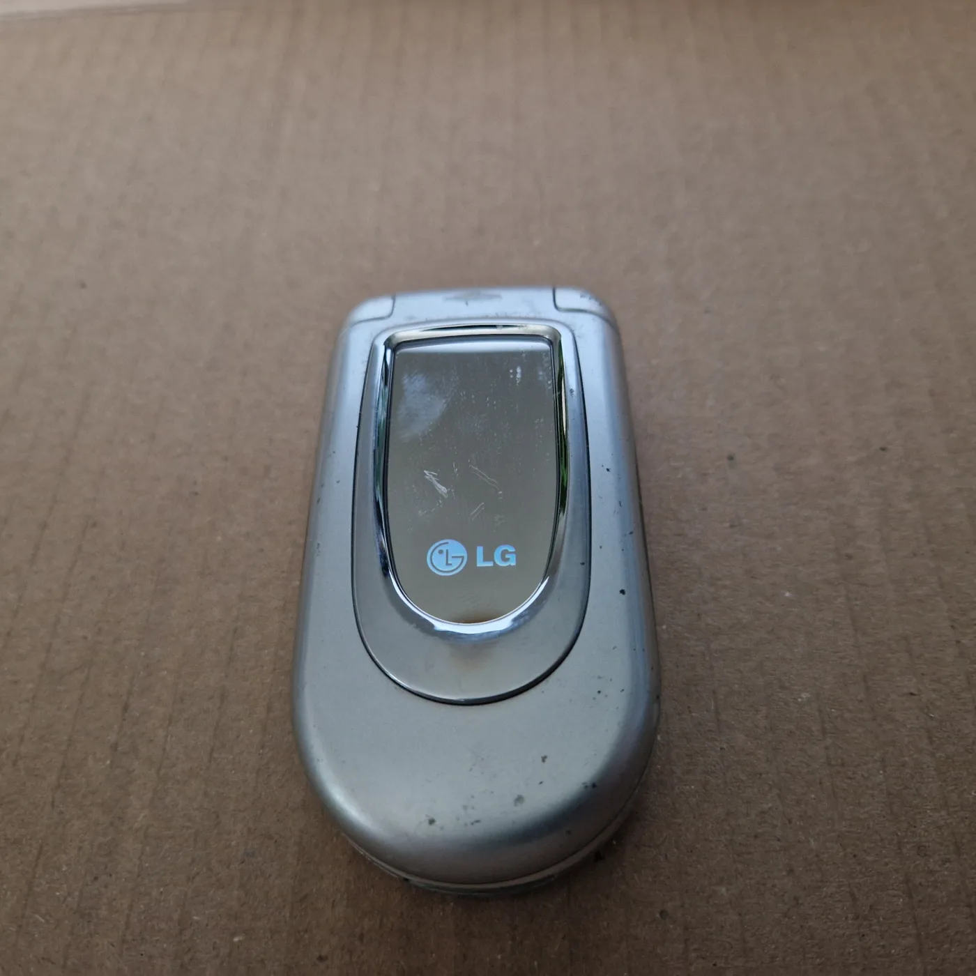 LG C1100, téléphone GSM à clapet 2004, capot miroir (coffret Orange), photo 2
