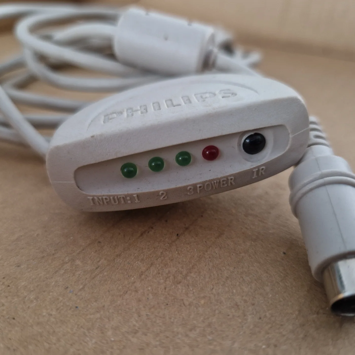Module Philips déporté, récepteur infrarouge et voyants d'entrées, prise mini-DIN 6 broches, appareil d'origine non identifié, photo 1