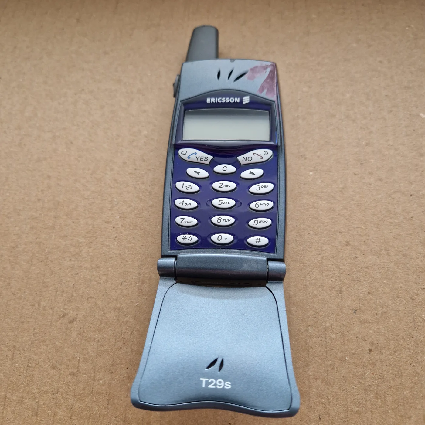 Ericsson T29s — mobile à clapet actif (2001, SFR) — photo 1
