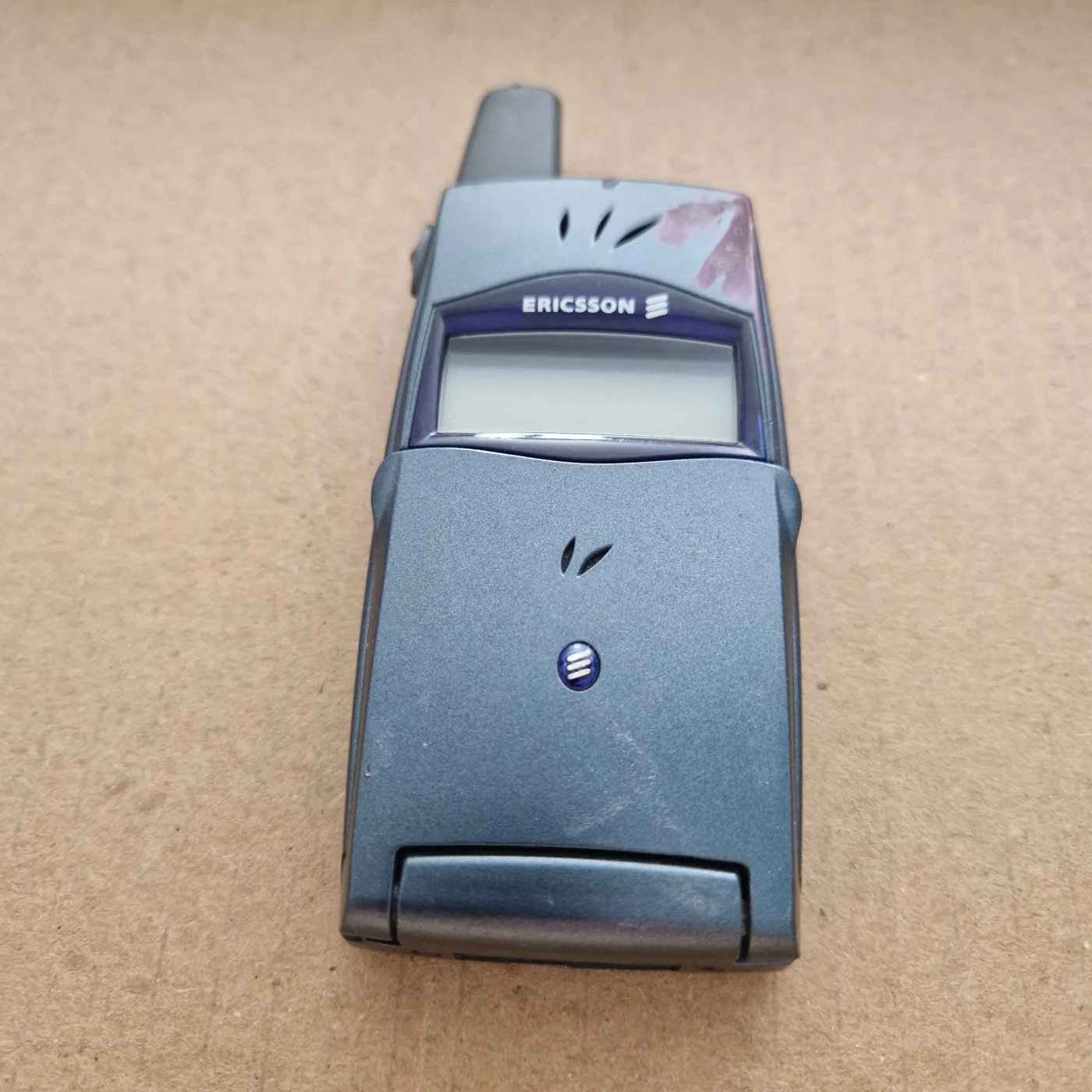 Ericsson T29s — mobile à clapet actif (2001, SFR) — photo 2