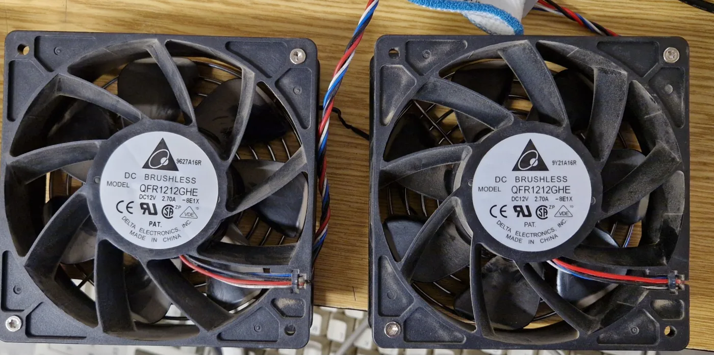 Lot de 2 ventilateurs Delta QFR1212GHE 120 mm, 12 V 2,70 A, serveur haut débit