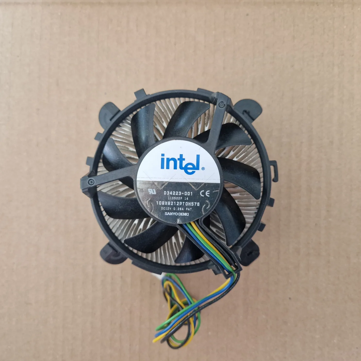 Ventirad Intel D34223-001 (Sanyo Denki 0,28 A) — socket LGA 775 — photo 1