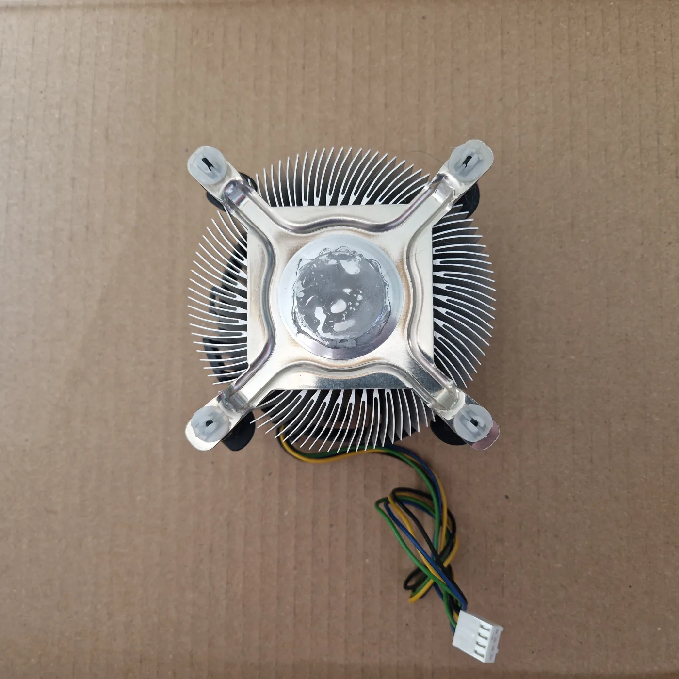 Ventirad Intel D34223-001 (Sanyo Denki 0,28 A) — socket LGA 775 — photo 2
