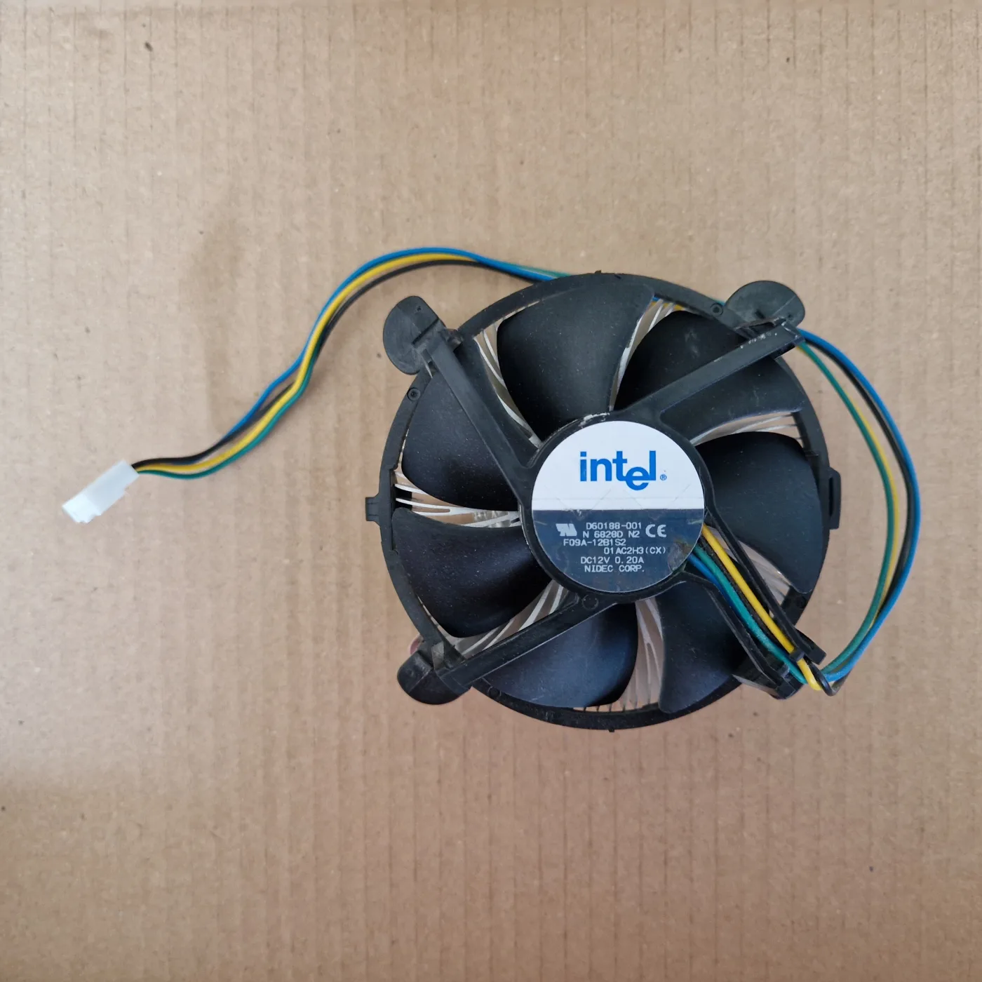 Ventirad Intel D60188-001 à noyau cuivre (Nidec 0,20 A), socket LGA 775, photo 1