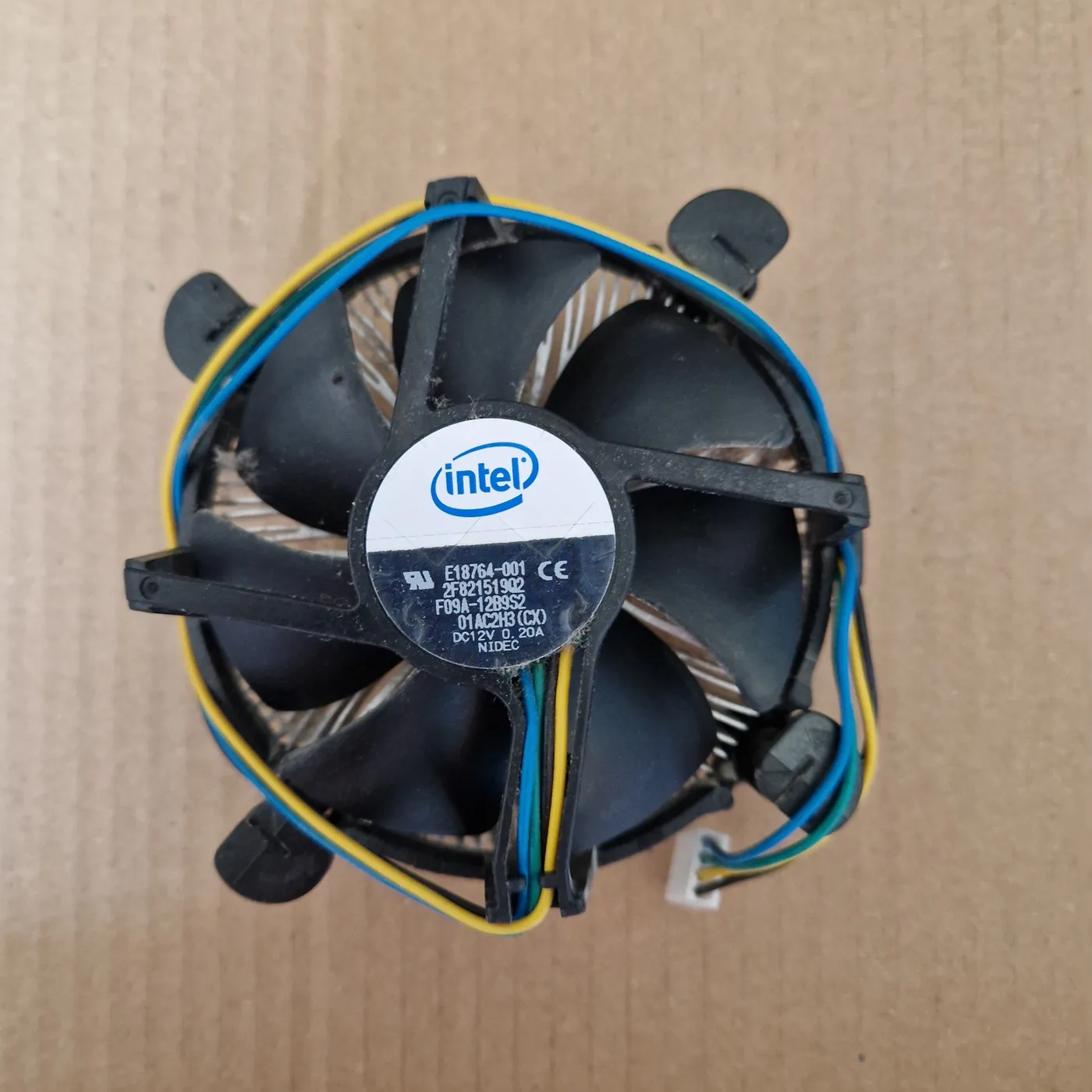 Ventirad Intel E18764-001 (Nidec 0,20 A), socket LGA 775, photo 1