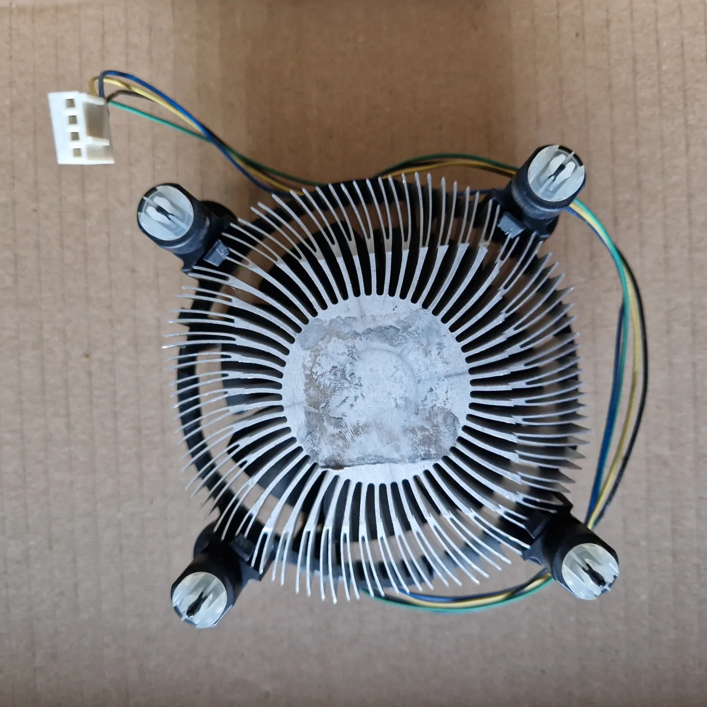 Ventirad Intel E97379-001 (Delta 0,60 A, lot CNDP207N30), socket LGA 1150 / 1151 / 1155 / 1156 / 1200, photo 2