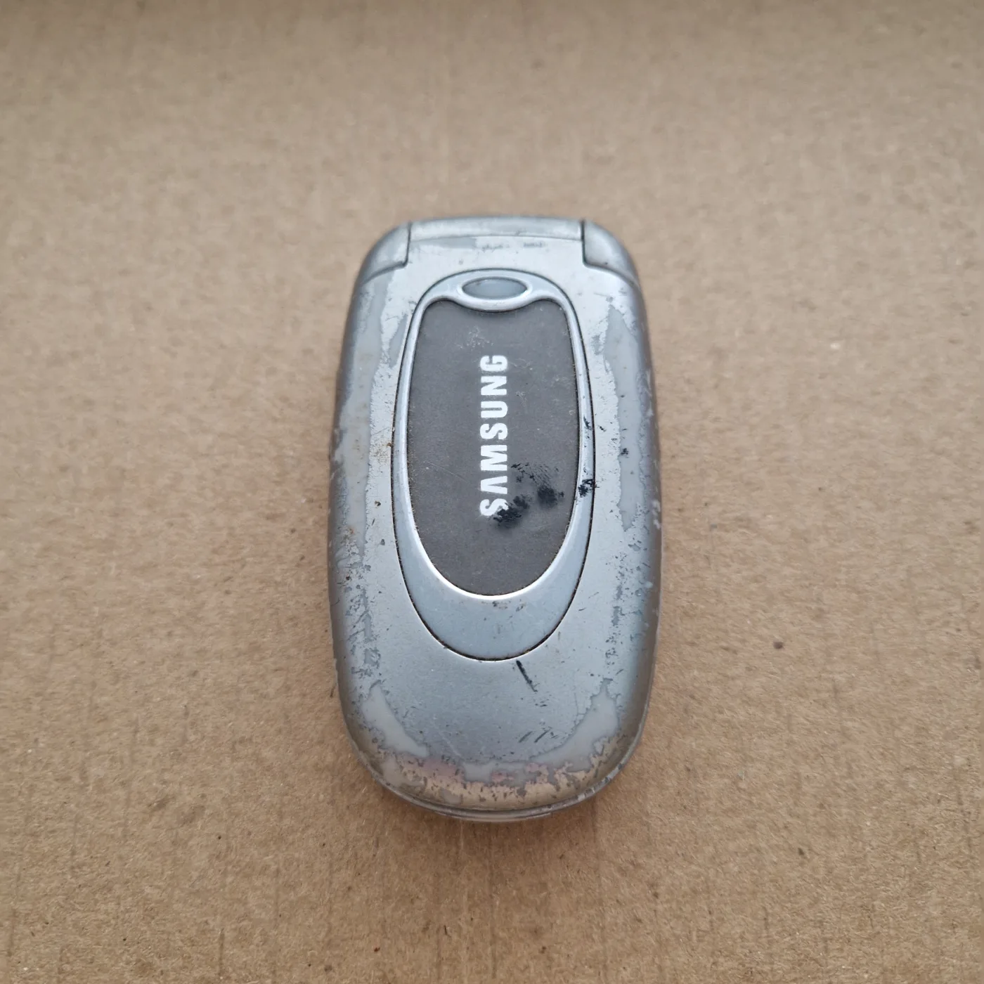 Samsung SGH-X480 — mobile à clapet (2005, Orange) — photo 2